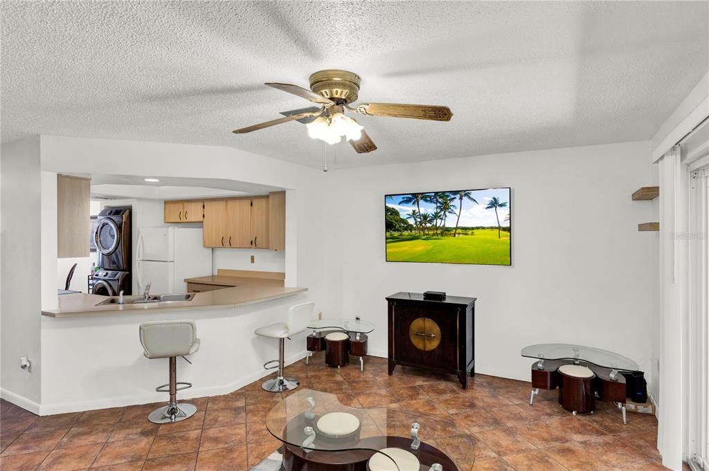 待售: $200,000 (2 贝兹, 2 浴室, 1350 平方英尺)