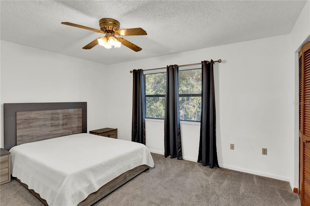 待售: $200,000 (2 贝兹, 2 浴室, 1350 平方英尺)