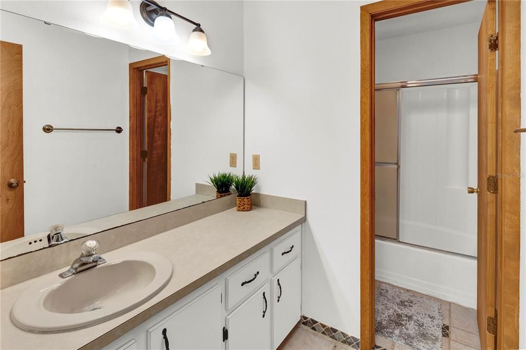 待售: $200,000 (2 贝兹, 2 浴室, 1350 平方英尺)