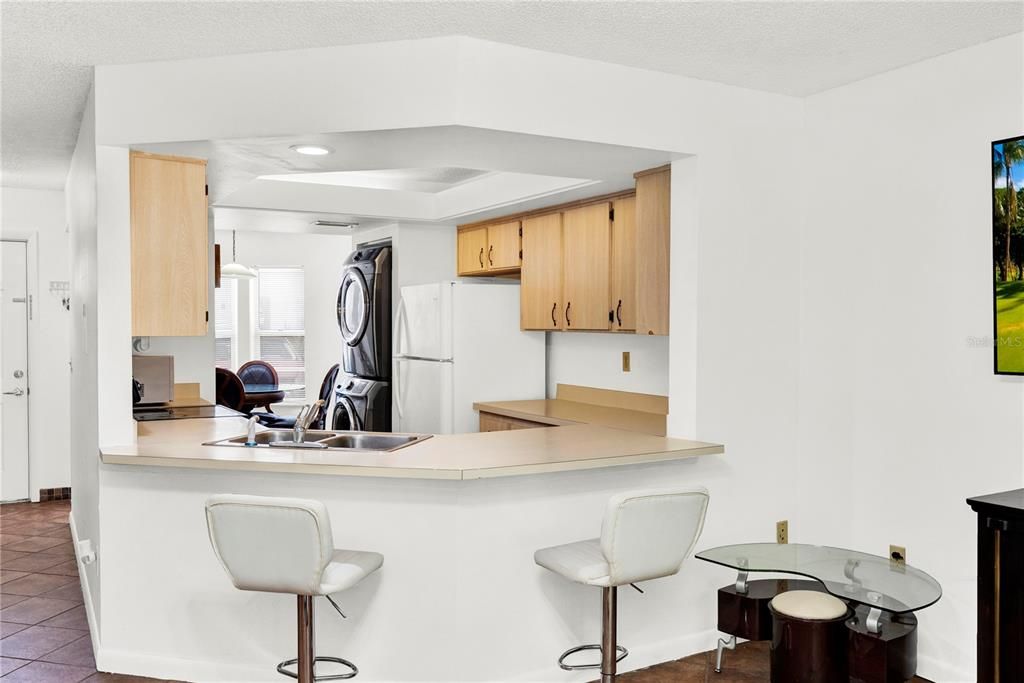 待售: $200,000 (2 贝兹, 2 浴室, 1350 平方英尺)