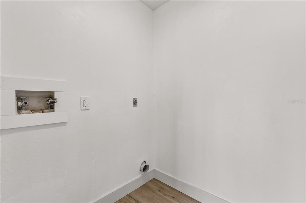 For Sale: $299,000 (3 beds, 2 baths, 1414 Square Feet)