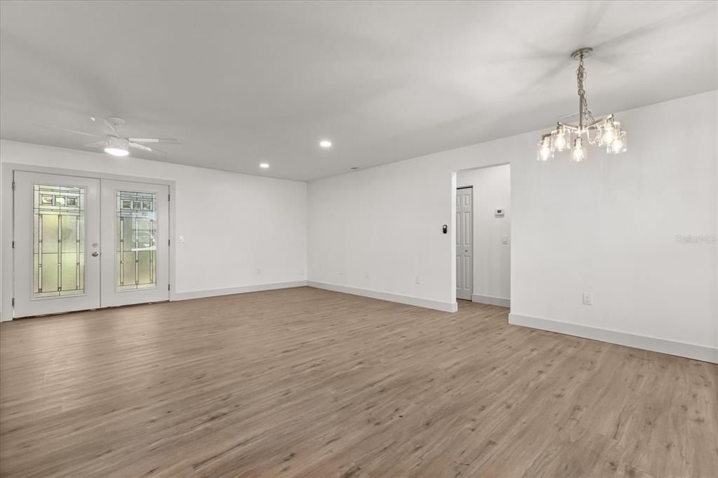 For Sale: $299,000 (3 beds, 2 baths, 1414 Square Feet)