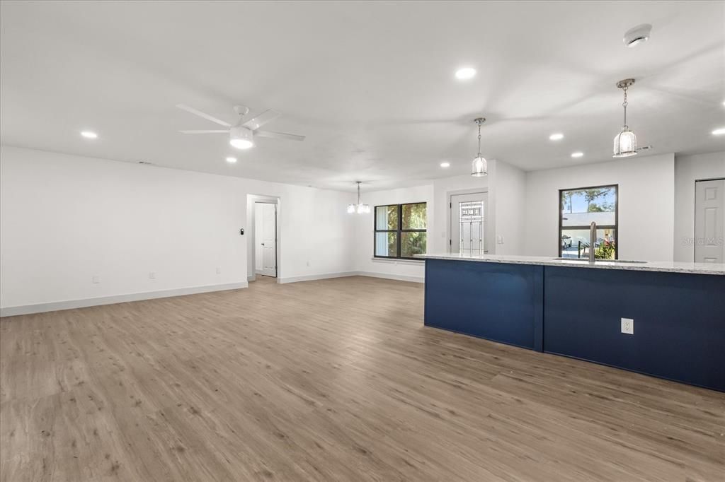 For Sale: $299,000 (3 beds, 2 baths, 1414 Square Feet)