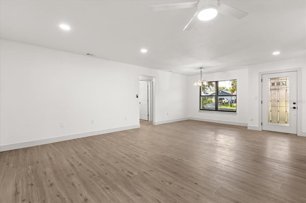 For Sale: $299,000 (3 beds, 2 baths, 1414 Square Feet)