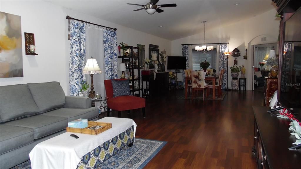 待售: $349,000 (3 贝兹, 2 浴室, 1716 平方英尺)