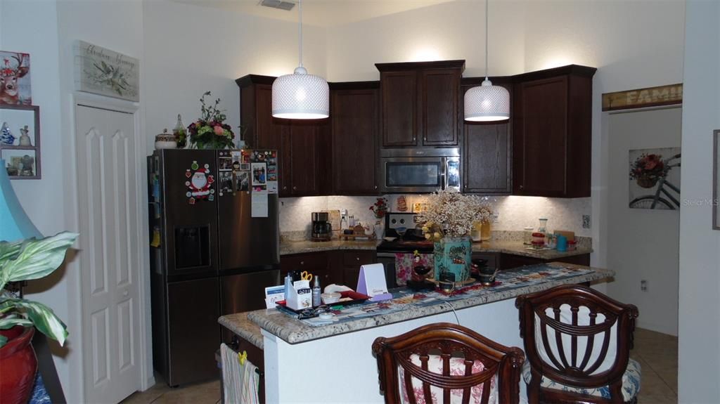 待售: $349,000 (3 贝兹, 2 浴室, 1716 平方英尺)