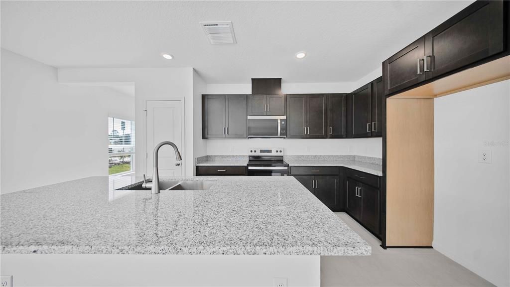 For Rent: $2,250 (3 beds, 2 baths, 1685 Square Feet)