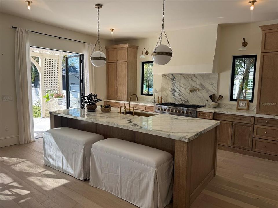 На продажу: $1,950,000 (5 спален, 3 ванн, 3741 Квадратных фут)