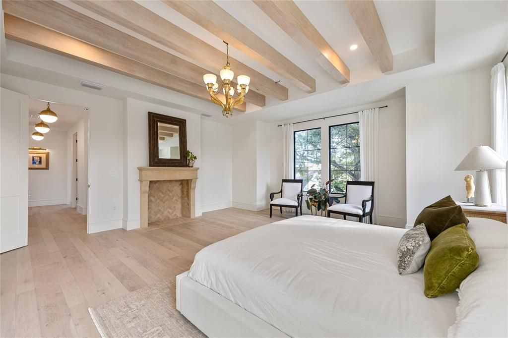 Под контрактом: $1,950,000 (5 спален, 3 ванн, 3741 Квадратных фут)