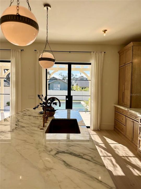 На продажу: $1,950,000 (5 спален, 3 ванн, 3741 Квадратных фут)