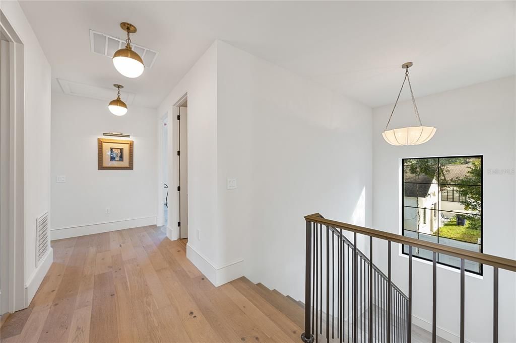 Под контрактом: $1,950,000 (5 спален, 3 ванн, 3741 Квадратных фут)