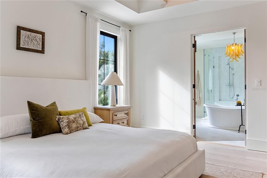 Под контрактом: $1,950,000 (5 спален, 3 ванн, 3741 Квадратных фут)