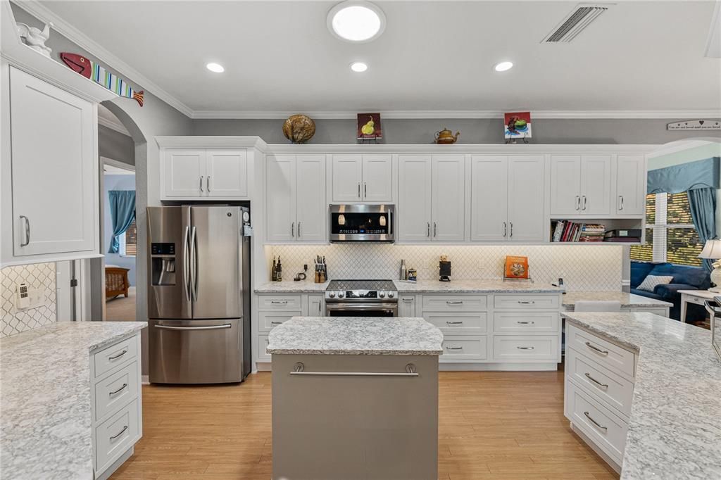 En Venta: $499,000 (3 camas, 2 baños, 2805 Pies cuadrados)