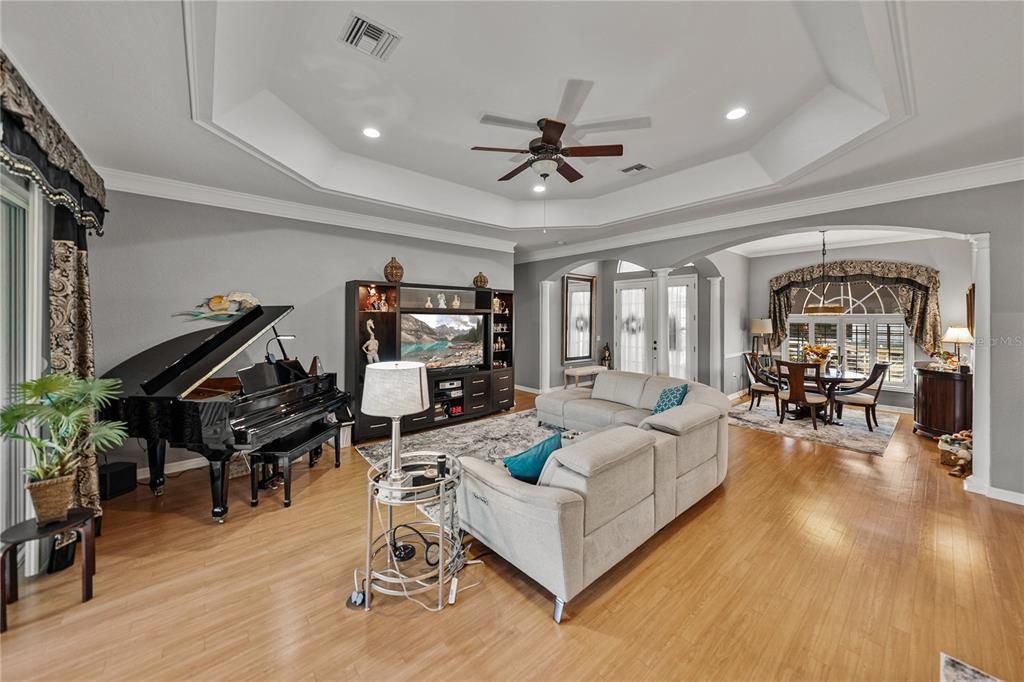 En Venta: $499,000 (3 camas, 2 baños, 2805 Pies cuadrados)