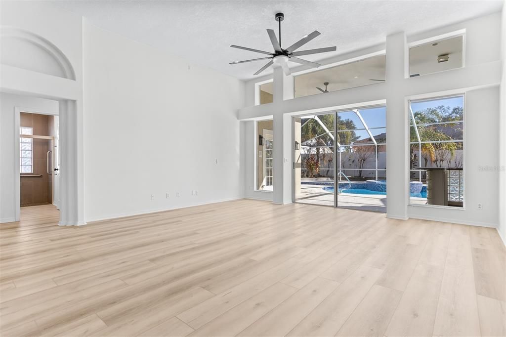 En Venta: $550,000 (4 camas, 2 baños, 2182 Pies cuadrados)