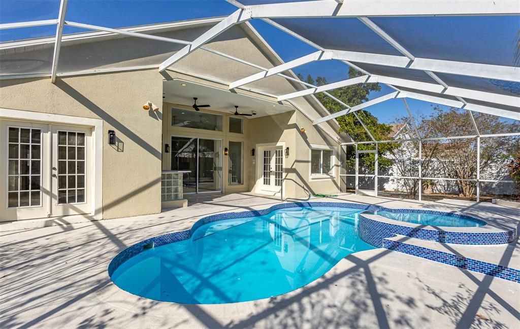 En Venta: $550,000 (4 camas, 2 baños, 2182 Pies cuadrados)