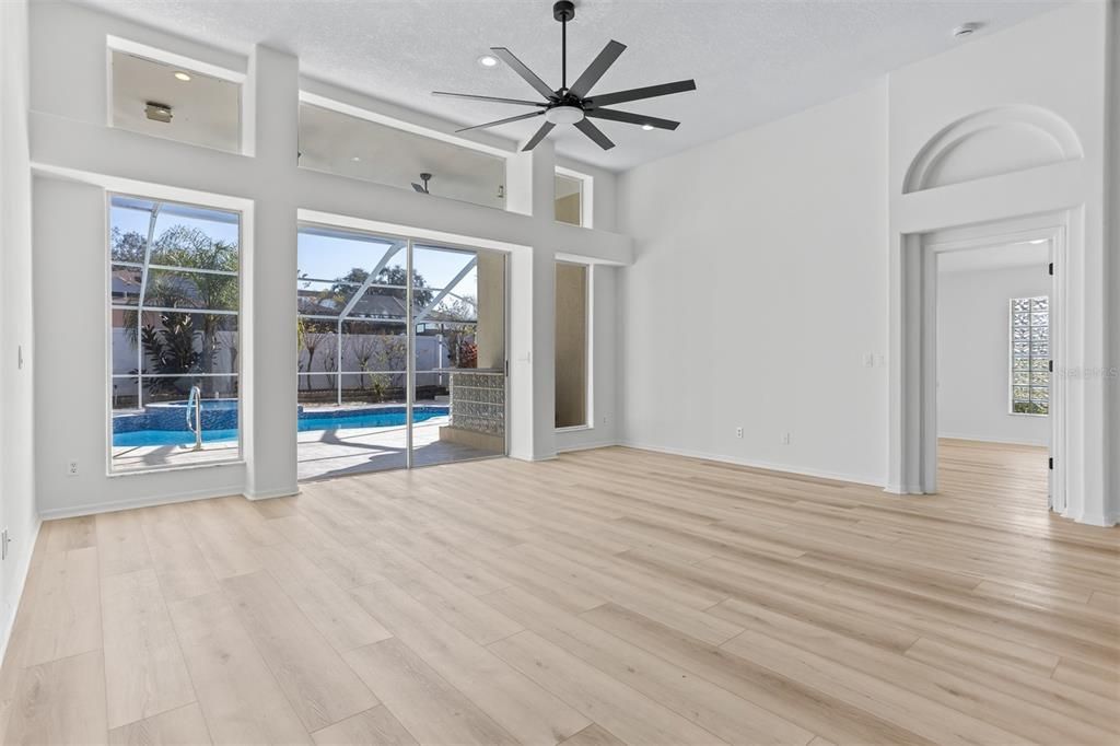 En Venta: $550,000 (4 camas, 2 baños, 2182 Pies cuadrados)