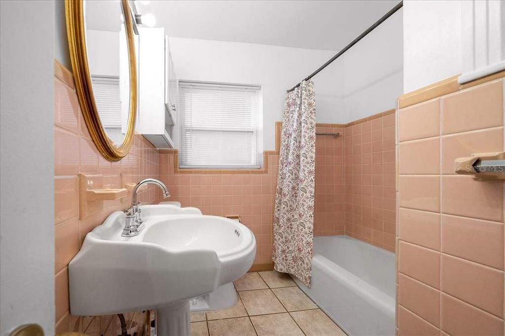 For Sale: $269,900 (3 beds, 1 baths, 1340 Square Feet)