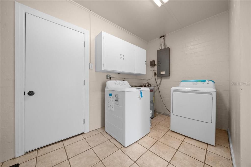 For Sale: $269,900 (3 beds, 1 baths, 1340 Square Feet)