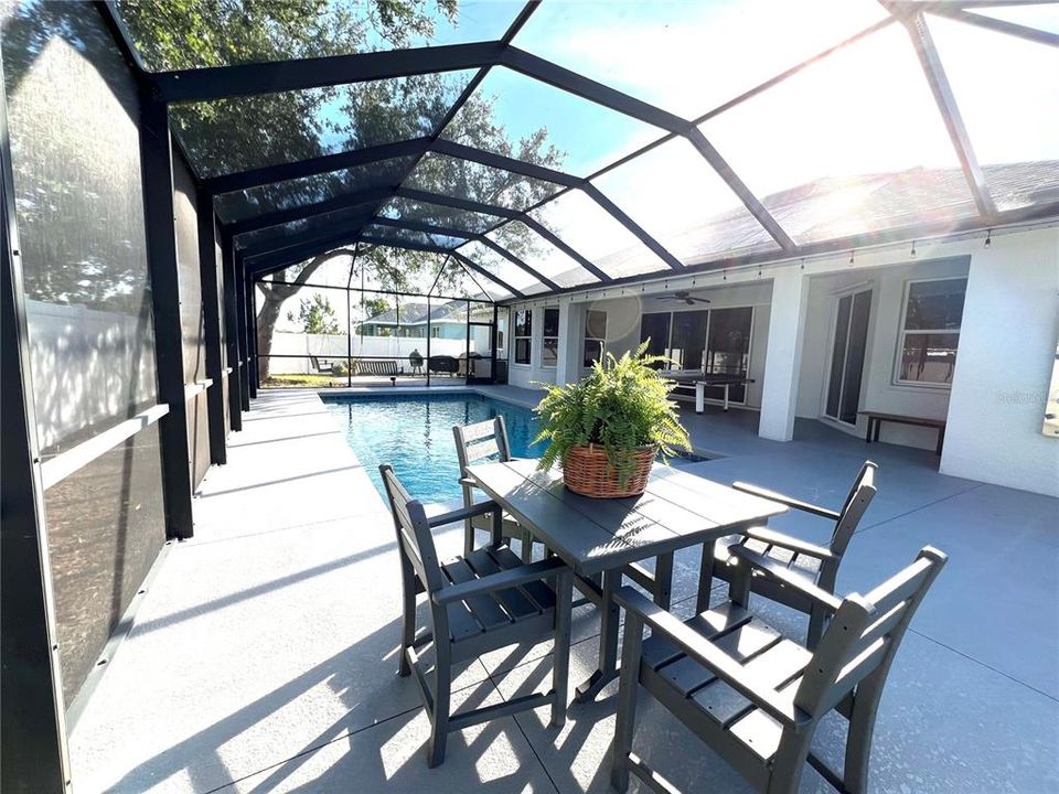 For Sale: $530,000 (3 beds, 2 baths, 2039 Square Feet)