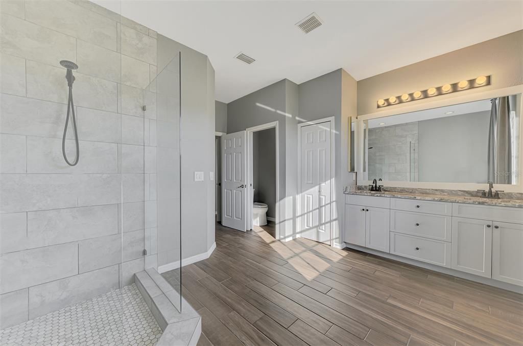 For Sale: $530,000 (3 beds, 2 baths, 2039 Square Feet)