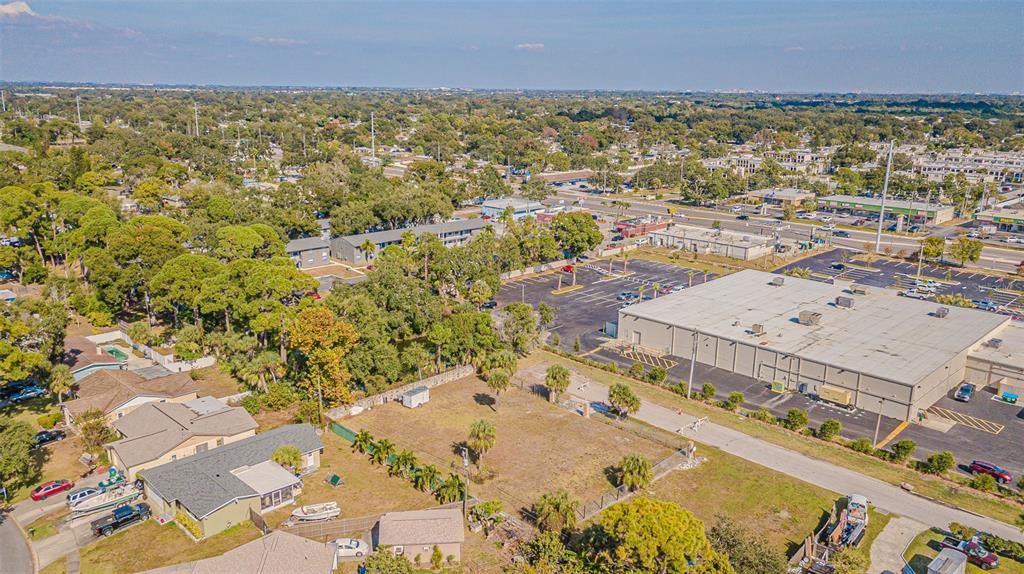 En Venta: $350,000 (0.32 acres)