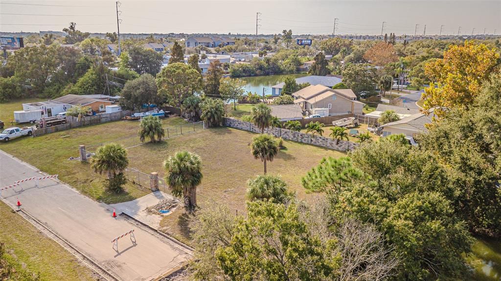 En Venta: $350,000 (0.32 acres)