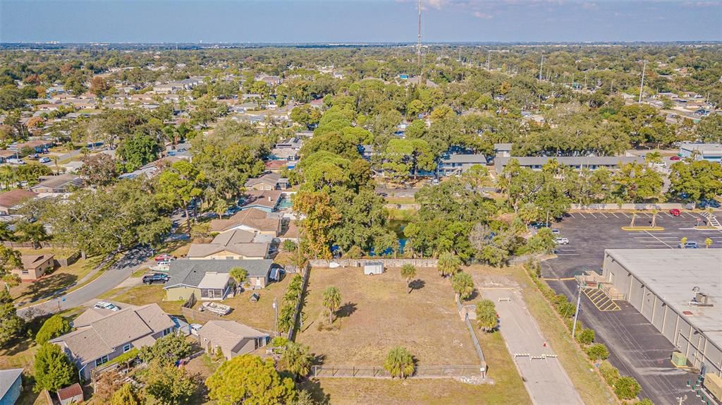 En Venta: $350,000 (0.32 acres)