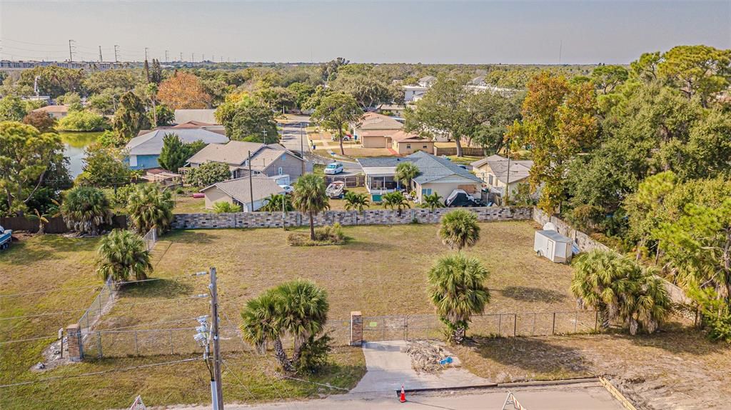 En Venta: $350,000 (0.32 acres)