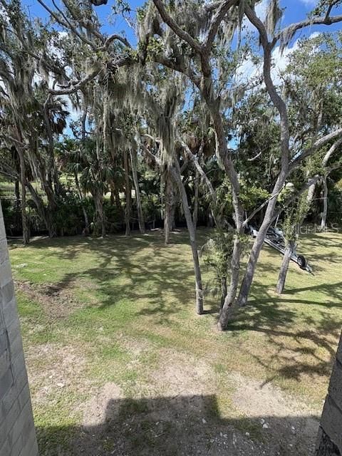 待售: $1,500,000 (2.39 acres)