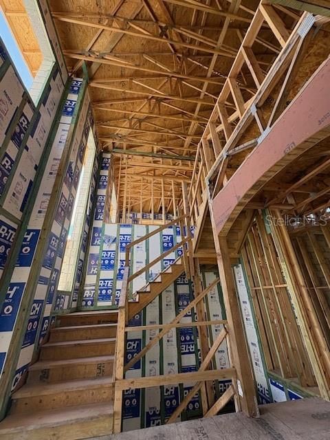 待售: $1,500,000 (2.39 acres)