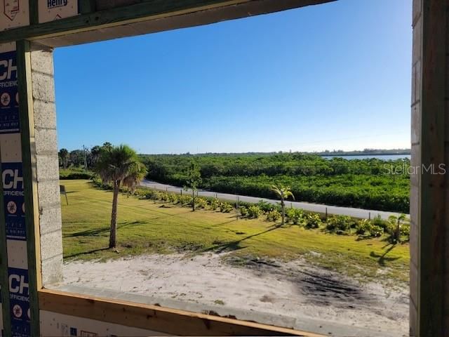 待售: $1,500,000 (2.39 acres)