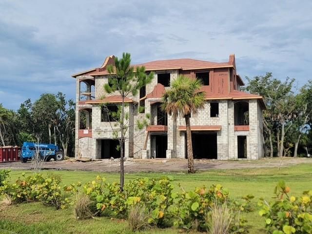 待售: $1,500,000 (2.39 acres)