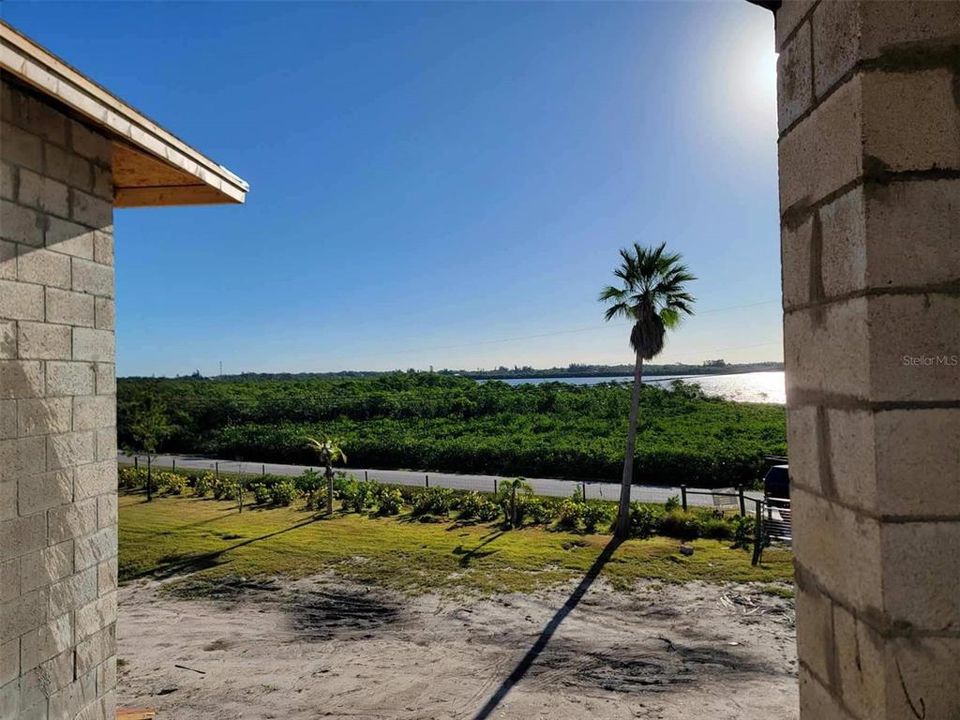 待售: $1,500,000 (2.39 acres)