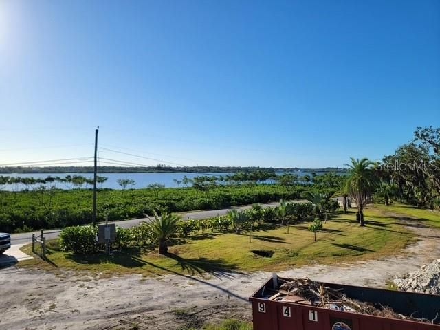 待售: $1,500,000 (2.39 acres)