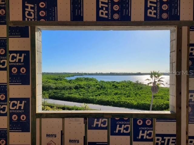 待售: $1,500,000 (2.39 acres)