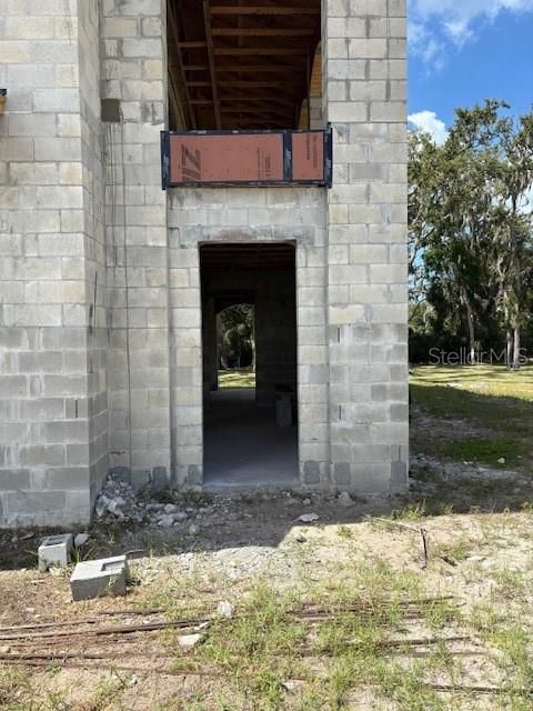 待售: $1,500,000 (2.39 acres)