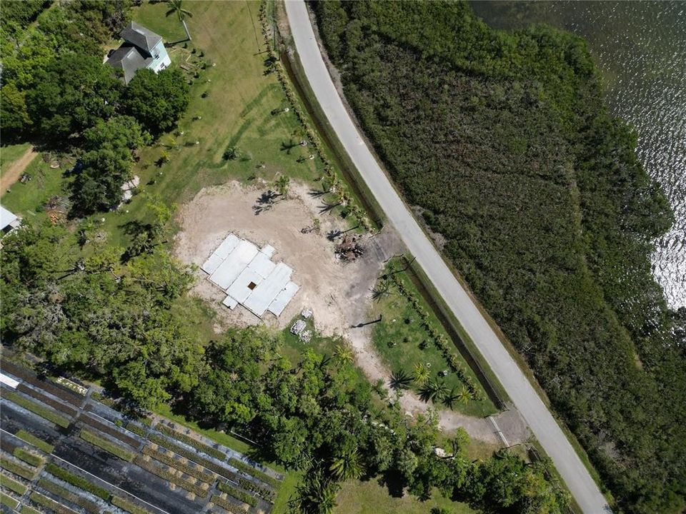 待售: $1,500,000 (2.39 acres)