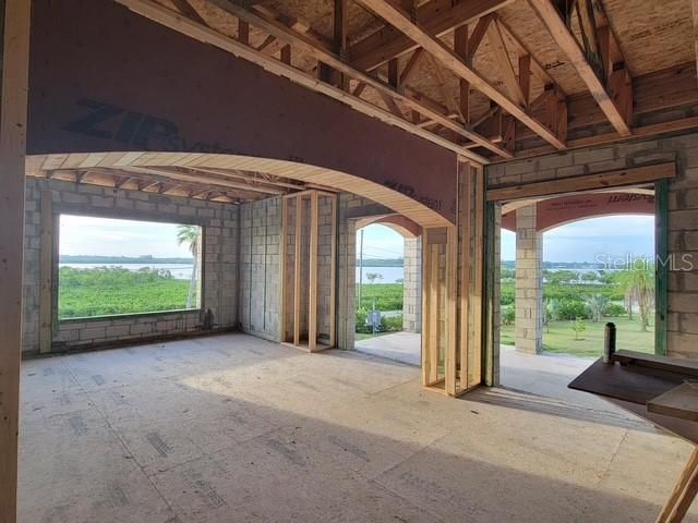 待售: $1,500,000 (2.39 acres)