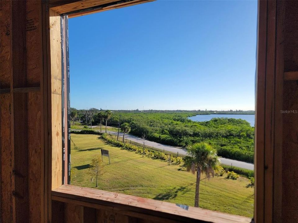 待售: $1,500,000 (2.39 acres)