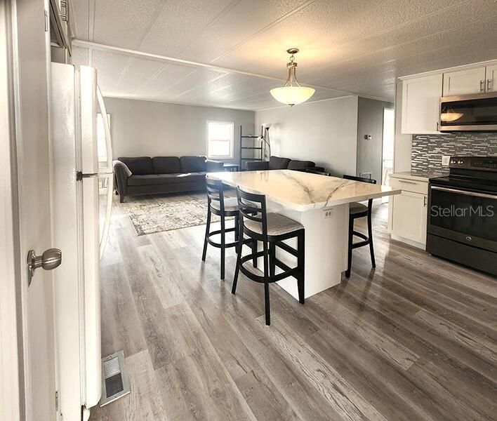 For Sale: $169,000 (2 beds, 2 baths, 1104 Square Feet)