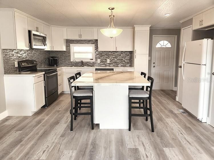 For Sale: $169,000 (2 beds, 2 baths, 1104 Square Feet)