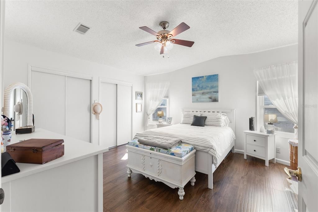 待售: $289,000 (2 贝兹, 2 浴室, 1366 平方英尺)