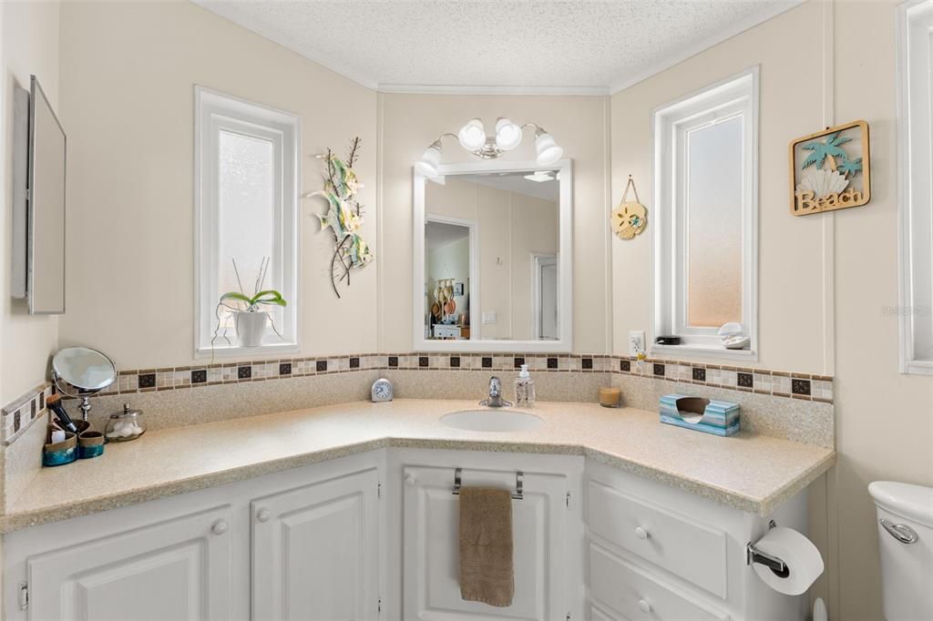 待售: $289,000 (2 贝兹, 2 浴室, 1366 平方英尺)