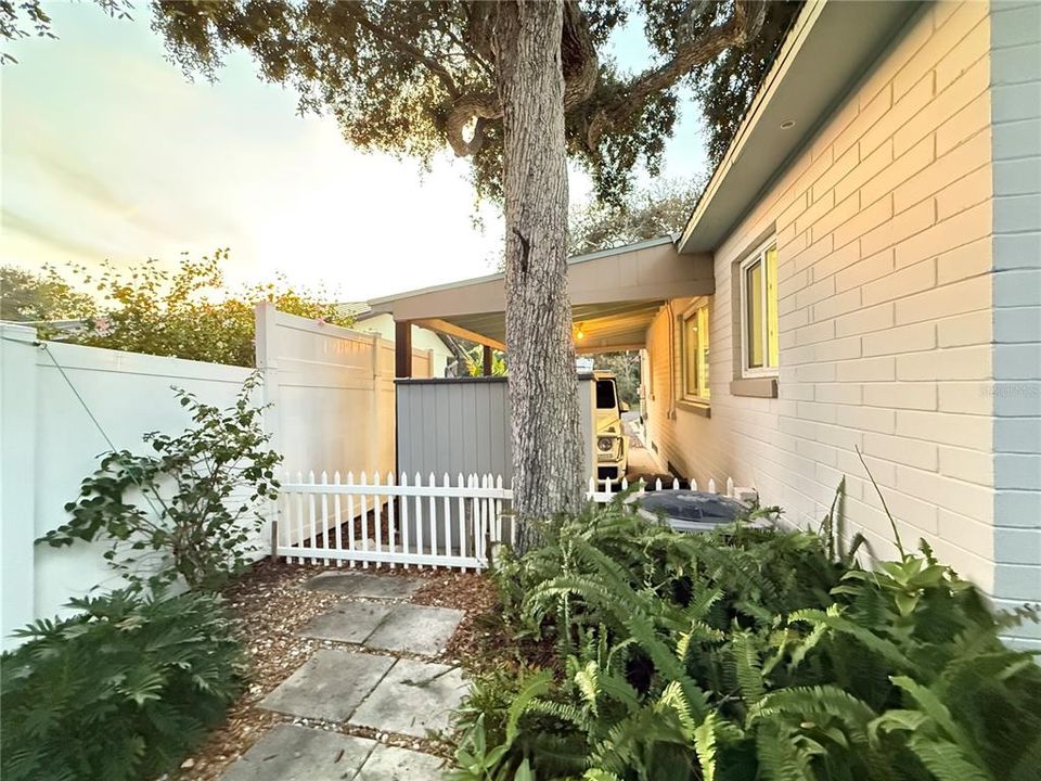 На продажу: $647,400 (2 спален, 2 ванн, 950 Квадратных фут)