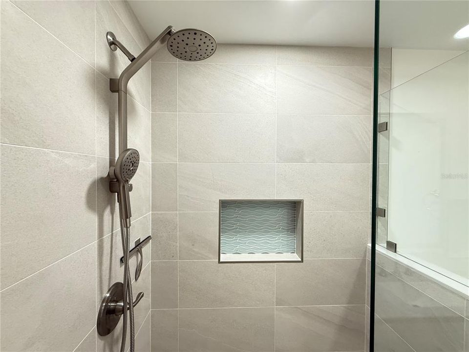 На продажу: $647,400 (2 спален, 2 ванн, 950 Квадратных фут)