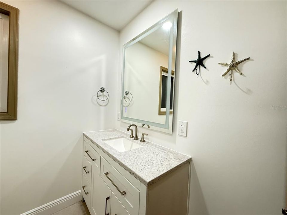 На продажу: $647,400 (2 спален, 2 ванн, 950 Квадратных фут)