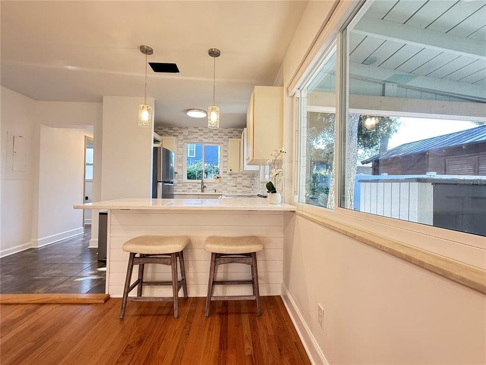 На продажу: $647,400 (2 спален, 2 ванн, 950 Квадратных фут)