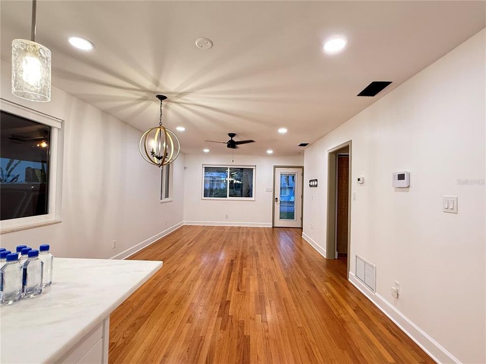 На продажу: $647,400 (2 спален, 2 ванн, 950 Квадратных фут)