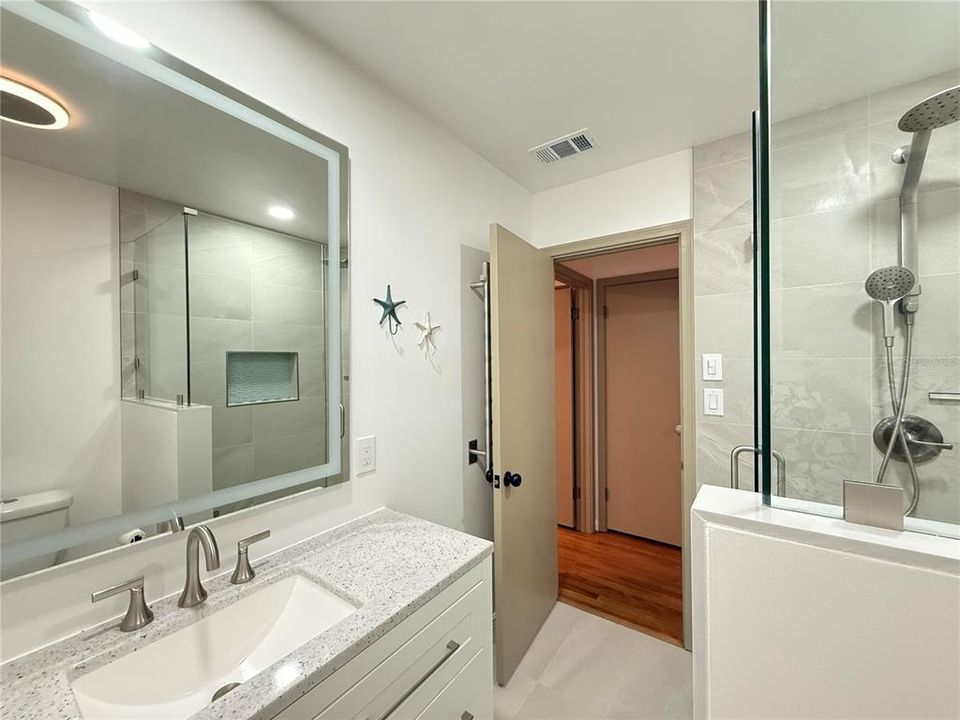 На продажу: $647,400 (2 спален, 2 ванн, 950 Квадратных фут)